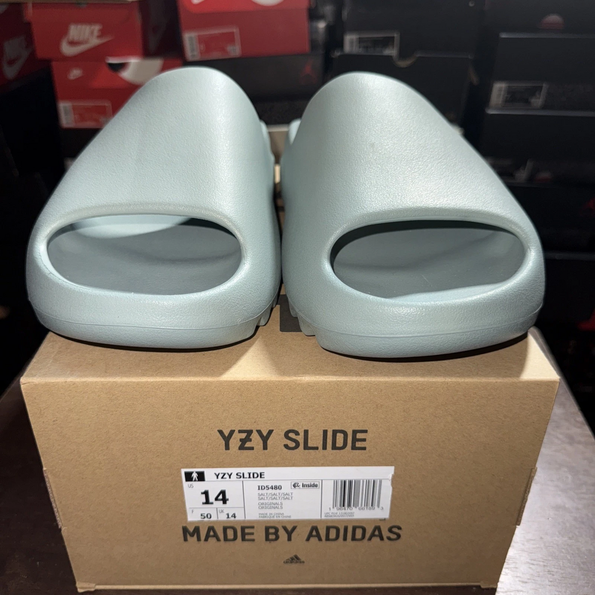 Yeezy Slides - Onyx/Bone/Salt