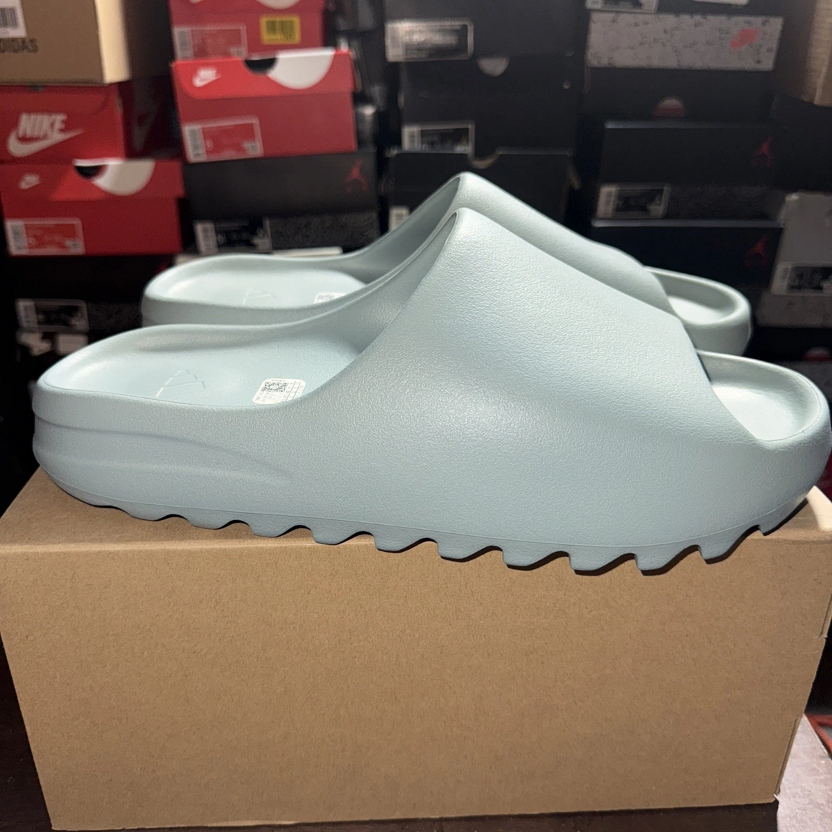 Yeezy Slides - Onyx/Bone/Salt